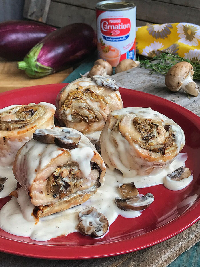 ROLLOS DE PECHUGAS CON BERENJENAS y SALSA DE HONGOS