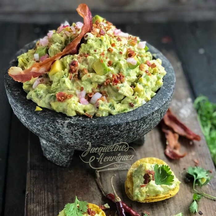 DIP DE AGUACATE Y TOCINETA