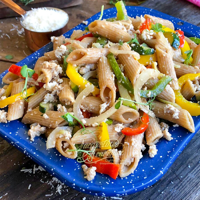 SARTÉN DE PASTA INTEGRAL CON PIMIENTOS SALTEADOS