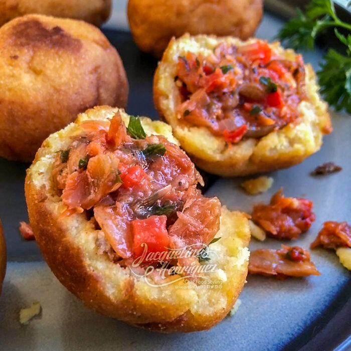 ALBONDIGAS DE MAIZ RELLENAS DE BACALAO