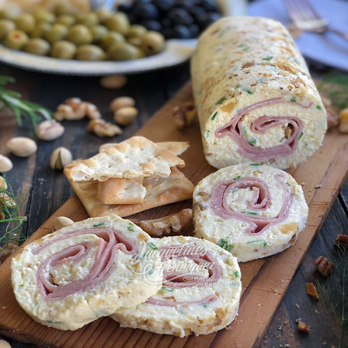 ROLLO DE QUESO Y PUERRO RELLENO DE JAMÓN