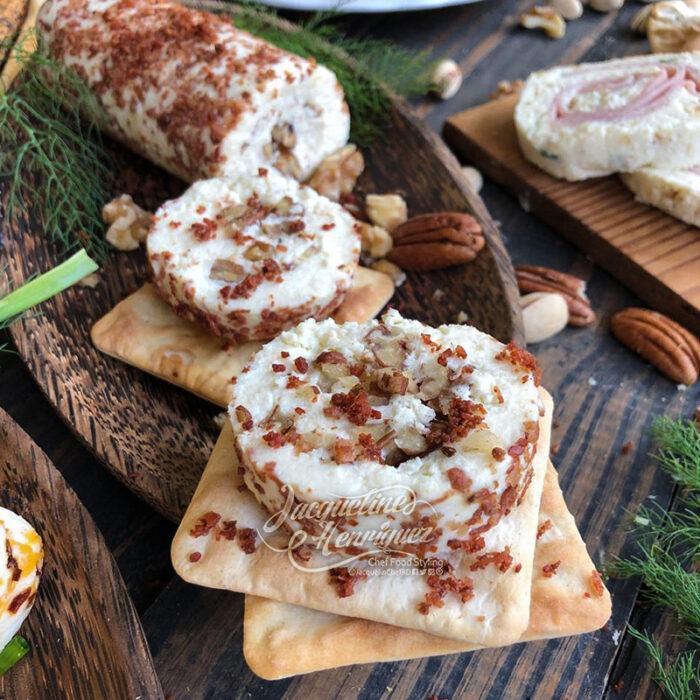 ROLLO DE QUESO, TOCINETA Y PACANAS