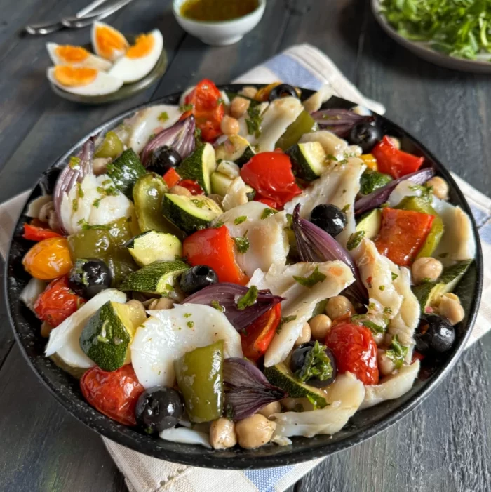 ENSALADA DE BACALAO CON VEGETALES ASADOS