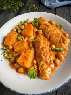 BACALAO CON PAPA, GARBANZO Y COCO